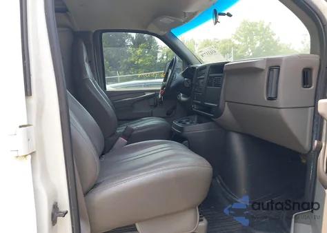 2003 GMC Savana Standard z USA, uszkodzony, nr VIN 1GTHG35U131229796